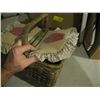 Image 2 : 2 BOXES OF MISC. WOOL, BASKETS, ETC.