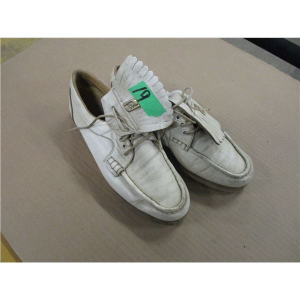 GOLF SHOES (SIZE 8?)