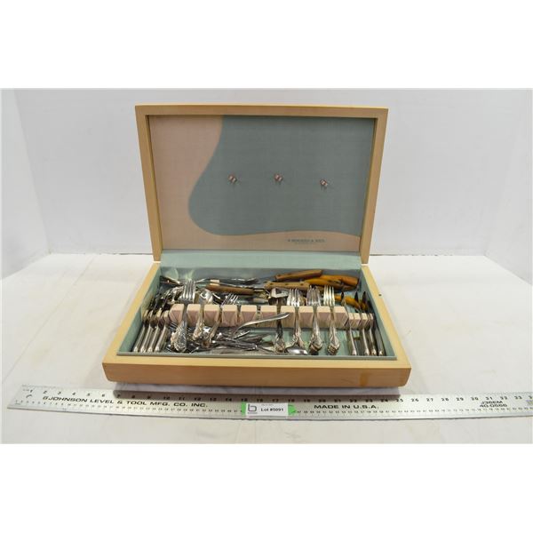 Cutlery Set in Wooden Box