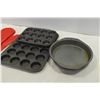 Image 3 : Muffin, Pie Tins & Silicone Oven Mitts