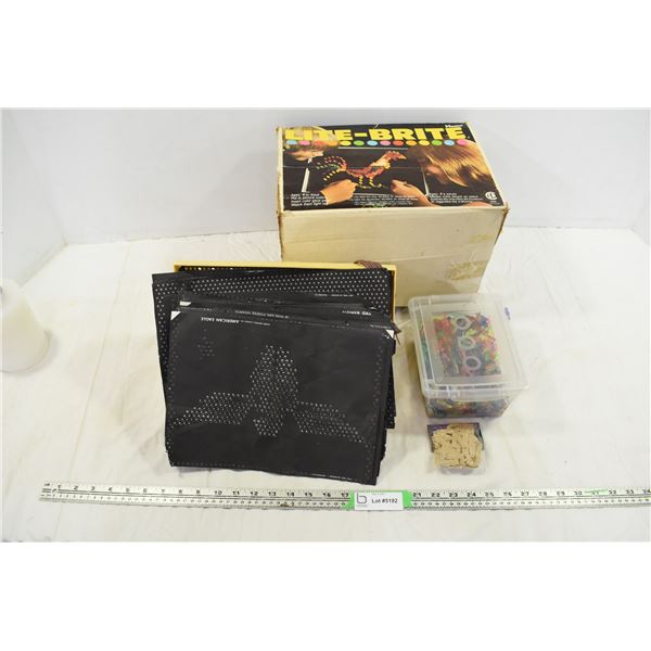 Lite-Brite w/ Extra Pegs (working)