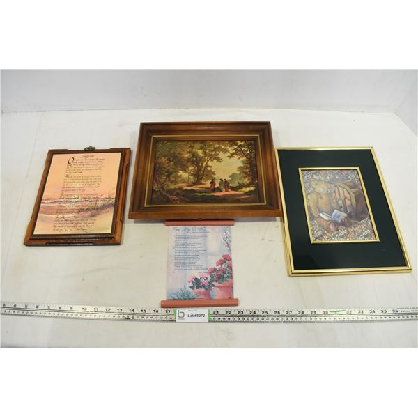 4 Pictures/wall hangers