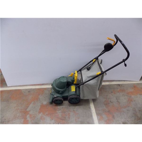 Yardworks electric vacuum (working)