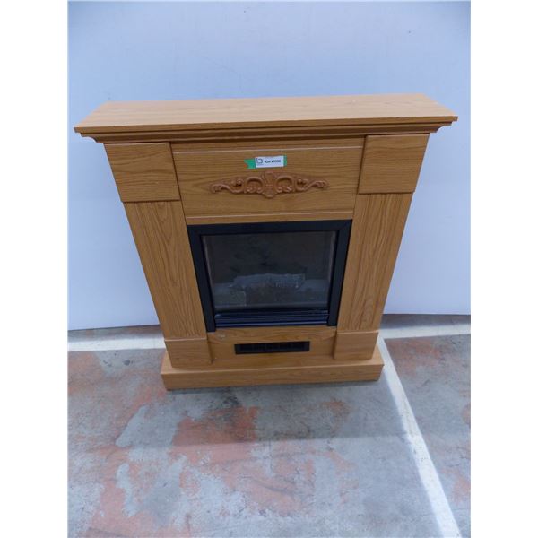 Electric fireplace heater - 32W x 38H x9D (working)