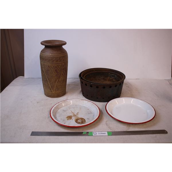 Tin Pans,Vase,Misc Items