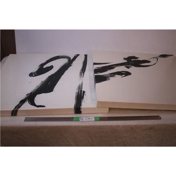 *2 Black/white pictures