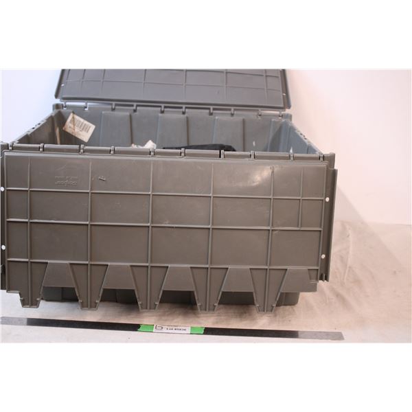 *Grey tote with black bag,backpacks