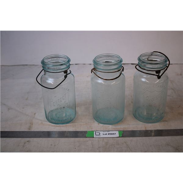 Coloured sealers tops missing