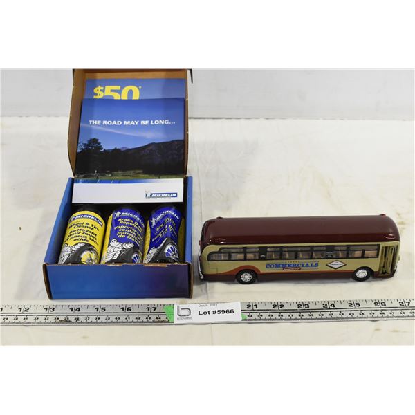 Metal bus toy + tire cleaning kit