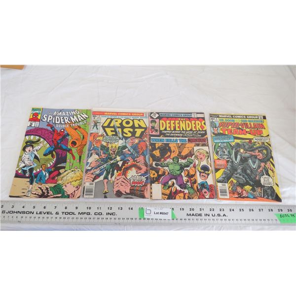 Amazing Spider-man, The Defenders, and (2) 30c Marvel Group Comics