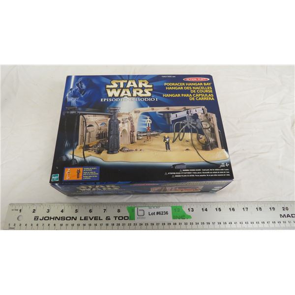 Star Wars Podracer hangar bay action fleet set (NIB)