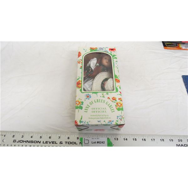 Anne of Green Gables porcelain doll - new