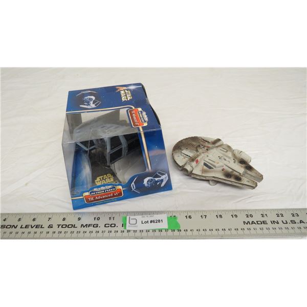 (2) Star wars figures (1 new in box)