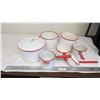 Image 1 : Enamel pots + dippers