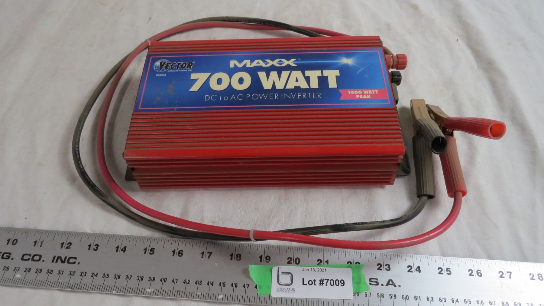 Vector 700W DC to AC power inverter - Bodnarus Auctioneering