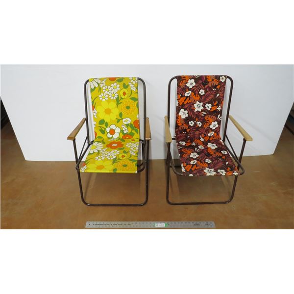 *2 vintage folding chairs