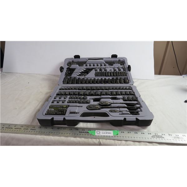 stanley pro grade black chrome mechanics tool set in case (sockets ratchets)