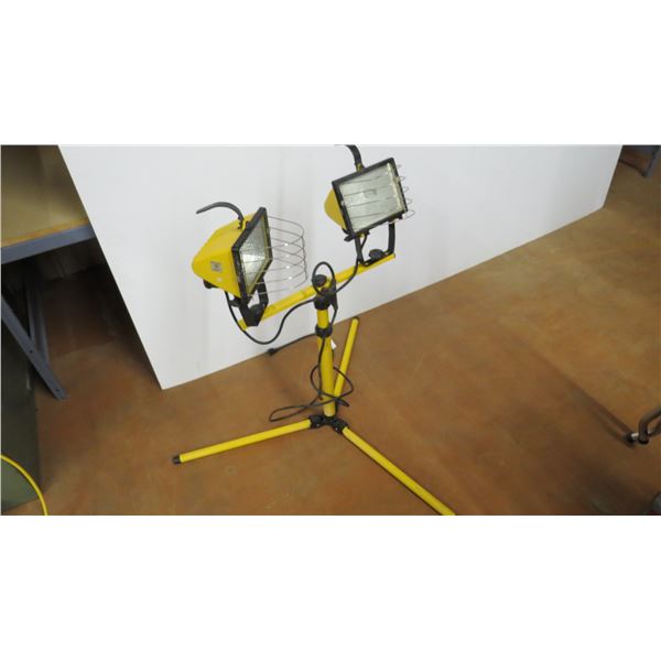 Work light with stand (one bulb) works - legs wont lock in