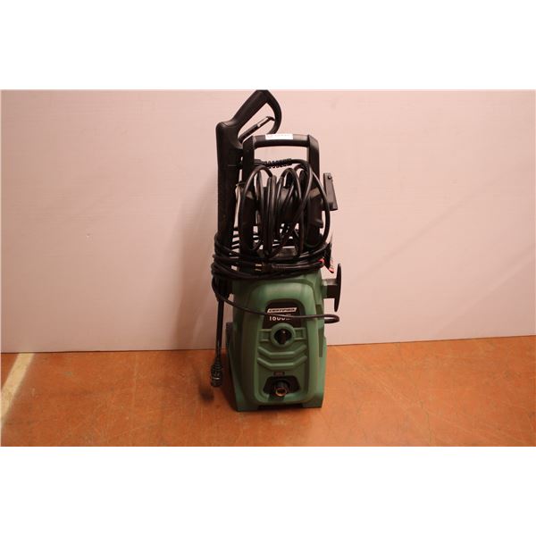 *Pressure Washer-working