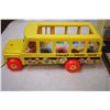 Image 2 : Vintage Fisher Price Little People-Bus, Garage and Car Wash