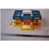 Image 6 : Vintage Fisher Price Little People-Bus, Garage and Car Wash