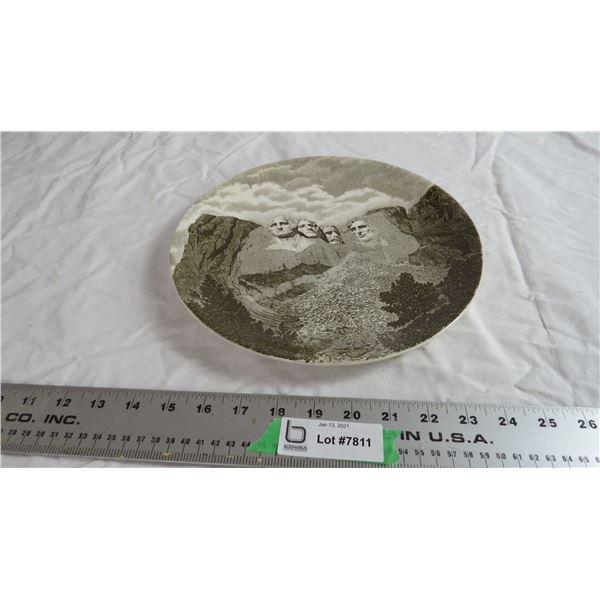 Mount Rushmore collector plate - 10.75" diameter