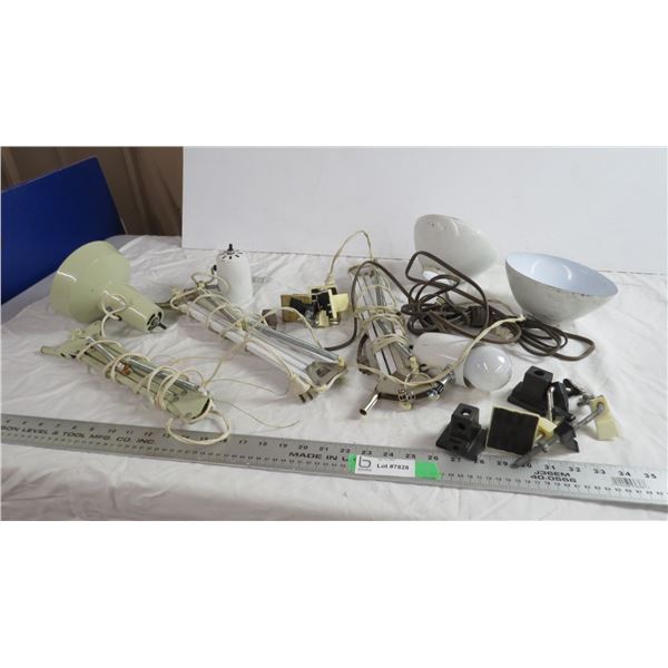 (3) folding adjustable lights