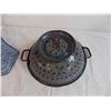 Image 6 : Blue enamel Bedpan + Collander