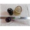 Image 4 : (2) insulators and a vase