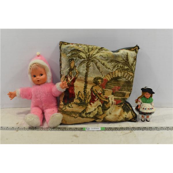Vintage Pillow & Dolls