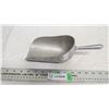 Image 1 : vintage aluminum scoop - 5" wide