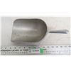 Image 2 : vintage aluminum scoop - 5" wide