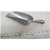 Image 2 : vintage aluminum scoop - 4" wide