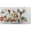 Image 3 : costume jewellery - brooches, misc
