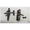 Image 3 : (2) plastic toy airplanes