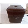 Image 2 : Foot Stool ottoman - 15x16x16