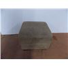 Image 1 : foot stool (dirty) - 18x19 - 16" tall