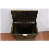 Image 2 : *ornate looking clothes hamper