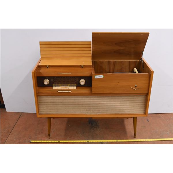 *Grundig Majestic Cabinet with REX Record player + Radio built in