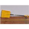Image 1 : *yellow plastic snow shovel