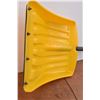 Image 2 : *yellow plastic snow shovel
