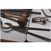 Image 3 : *Antique cast iron pieces - coal scuttle, sledge hammer heads, animal trap, misc