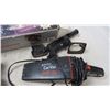 Image 2 : black n decker 12V car vac with acecssories + manual