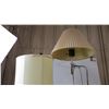 Image 2 : *2 floor lamps (1 needs repair)