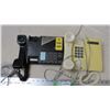 Image 3 : (2) vintage telephones