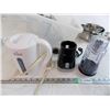 Image 5 : Stainless Steel Pots, pans, tea kettle, small blender, in plastic tote (kettle + blender working)