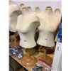 Image 3 : Torso Mannequin on wooden stand - Female