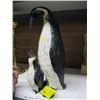 Image 2 : CARVED LOOK PENGUINE FIGURINE WITH BROKEN BASE