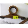 Image 2 : ROUND WOOD MAYBE CLOCK? HOLDER & A CROSS WITH JESUS FIGURINE