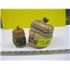 Image 1 : 2 SMALL LIDDED BASKETS
